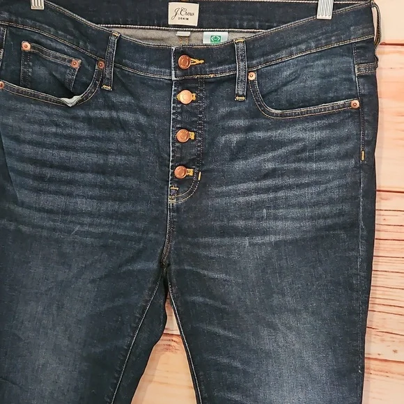 Excellent Unused Condition "J Crew Denim" Dark Wash Button Up Jeans! Sz 32 waist - Picture 3 of 5
